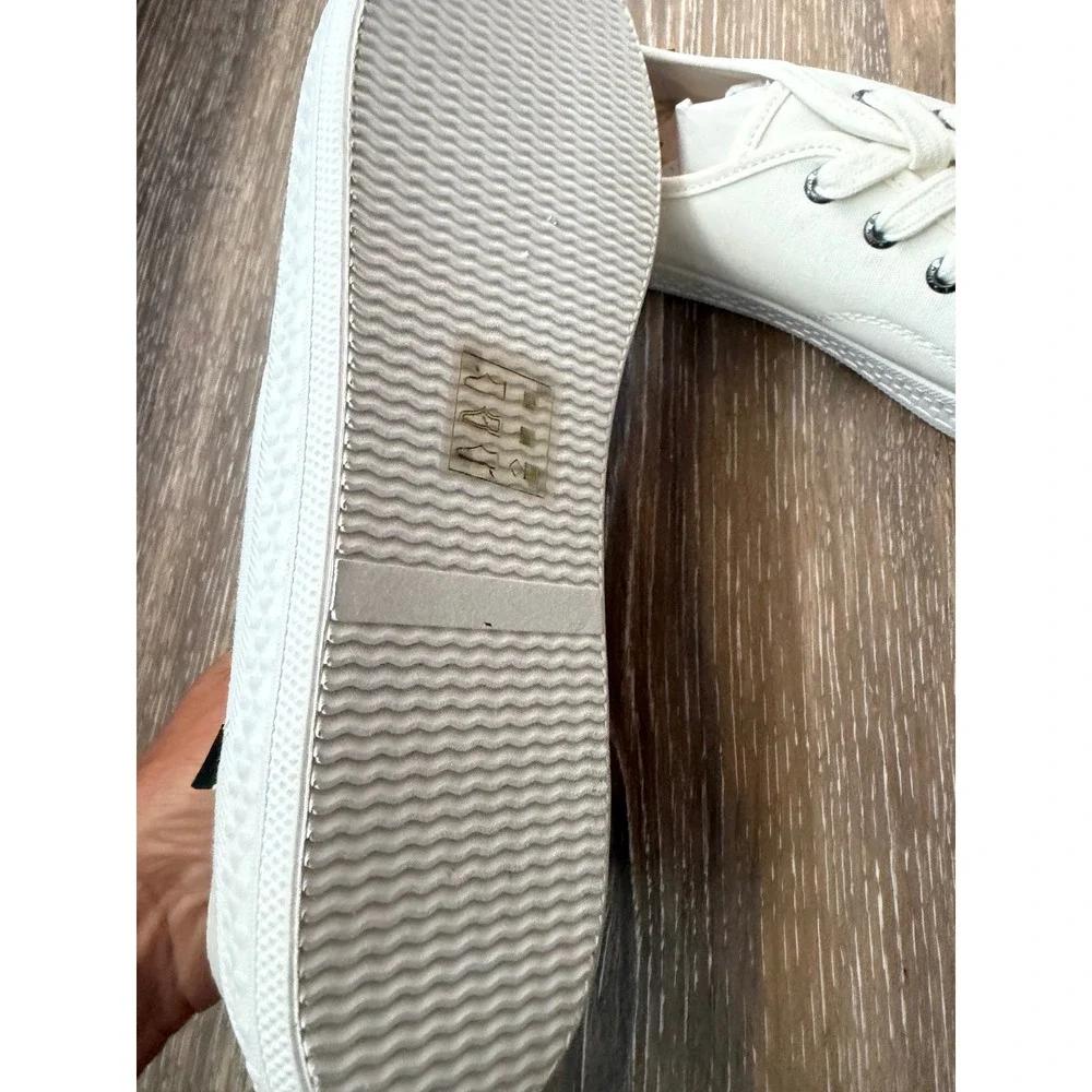 Billabong Indie-100 White Canvas Low Top Lace Up Sneakers Womens 11 NEW